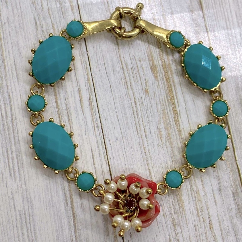 NEW Attic Treasure Beaded Bracelet - Picture 1 of 10